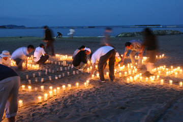 0512beachcandle1.jpg
