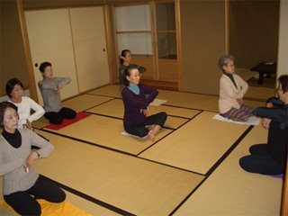 1029aromayoga2.jpg