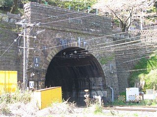 tanna-tunnel1_20130406081910.jpg