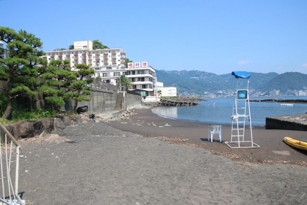 日本初の人工海水浴 隠れた人気の網代温泉海水浴場 熱海の源泉かけ流し温泉 平鶴 平鶴