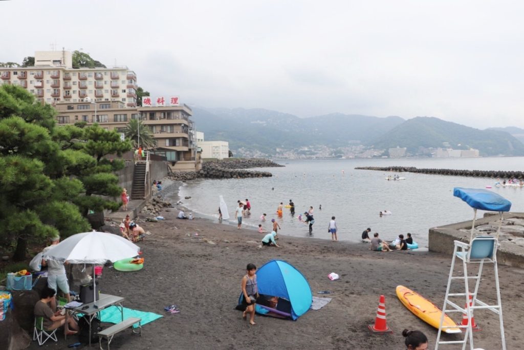 日本初の人工海水浴 隠れた人気の網代温泉海水浴場 熱海の源泉かけ流し温泉 平鶴 平鶴