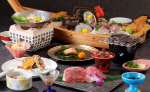 熱海温泉平鶴のあわびと伊勢海老付きコースの料理