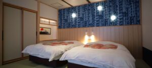 熱海温泉平鶴　客室のベッド