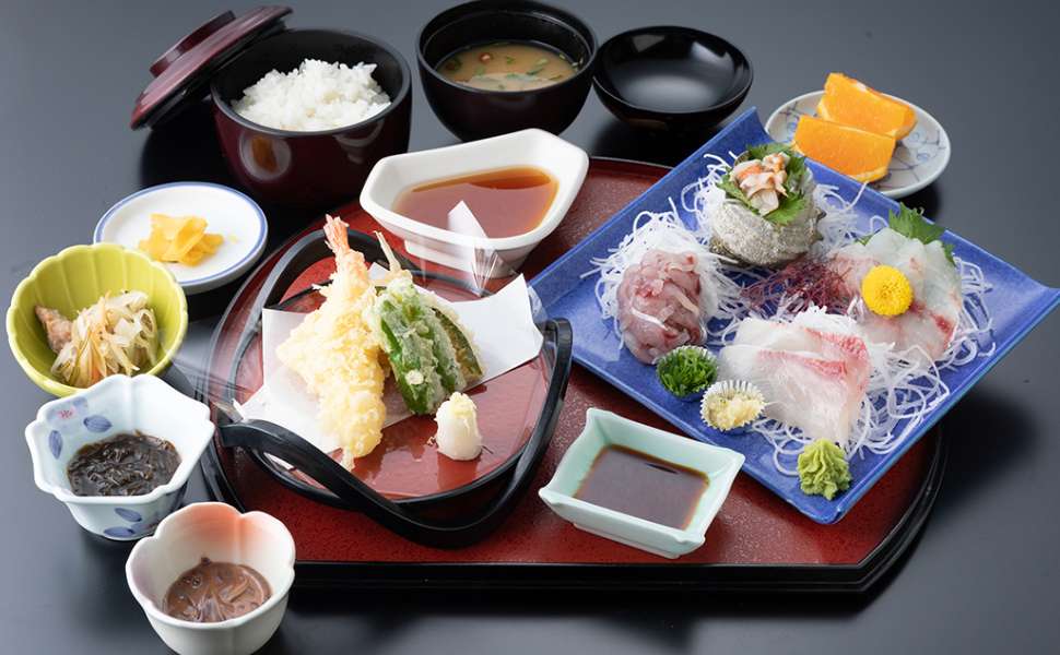 熱海温泉平鶴のお刺身・天ぷら付の定食