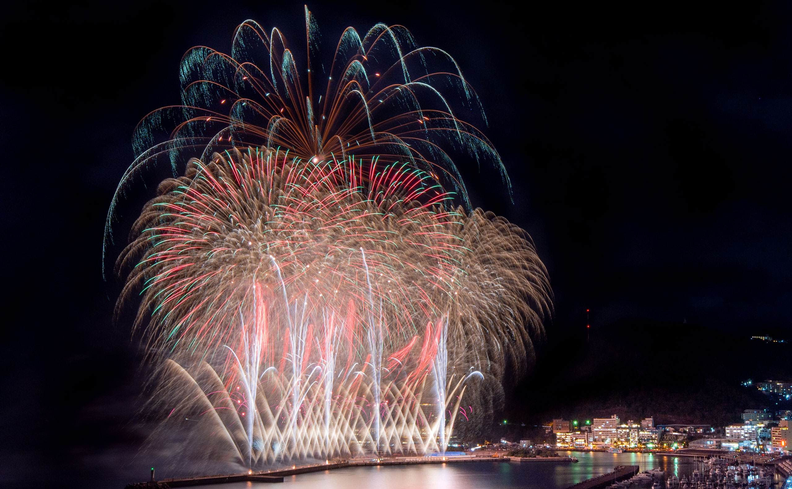 History and Outline of Atami Marine Fireworks Festival
